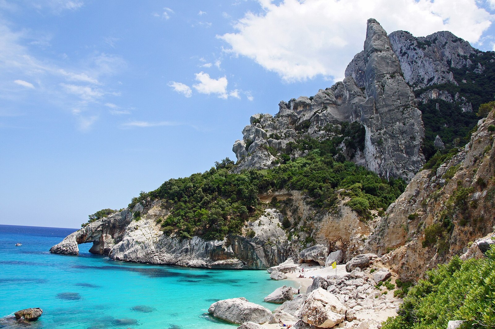 The turquoise water and limestone coast of Cala Goloritzé in Sardegna